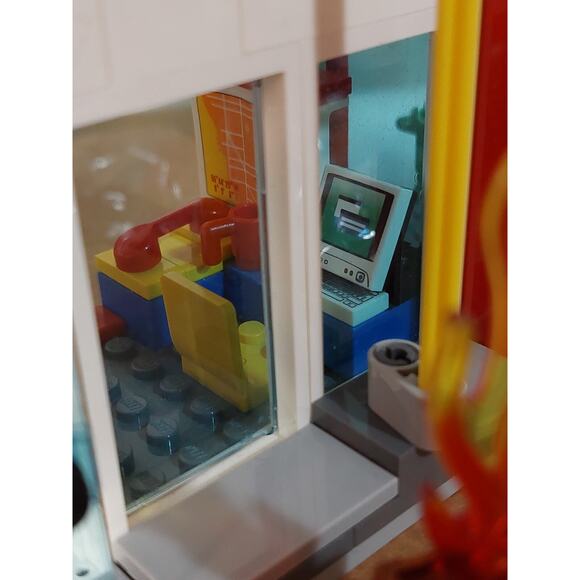 FIRE STATION & 3Vehicles LEGO CITY Set #60004 100% COMPLETE + ALL 5 Instructions - Picture 10 of 16